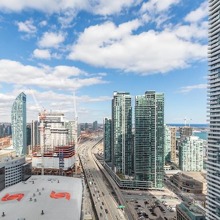 Globalstay Maple Leaf Square Toronto Exterior photo