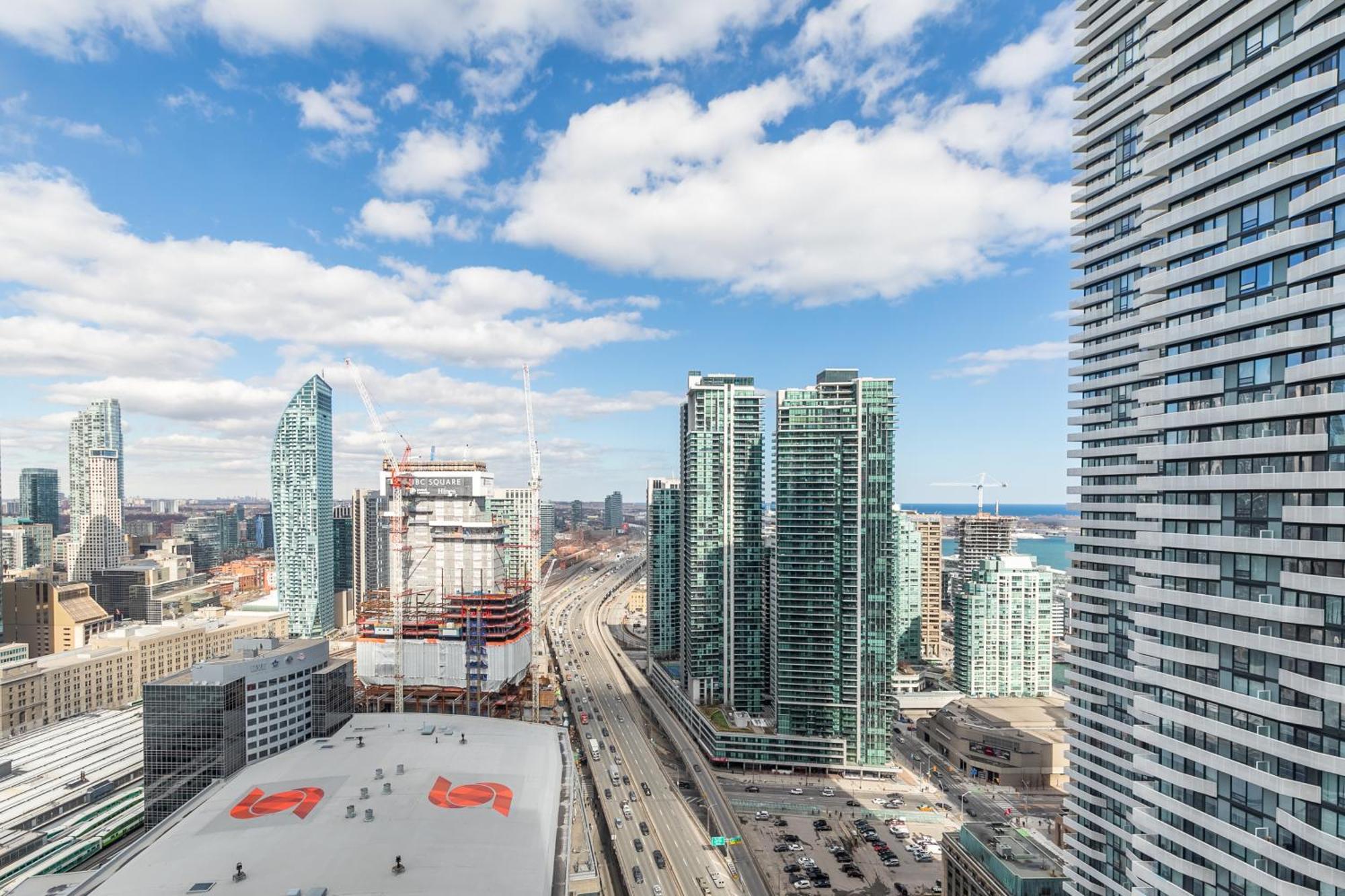 Globalstay Maple Leaf Square Toronto Exterior photo