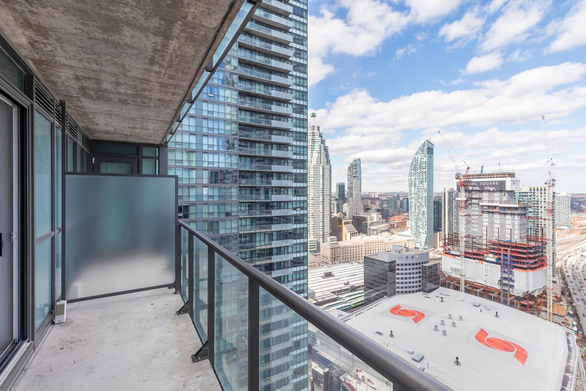 Globalstay Maple Leaf Square Toronto Exterior photo