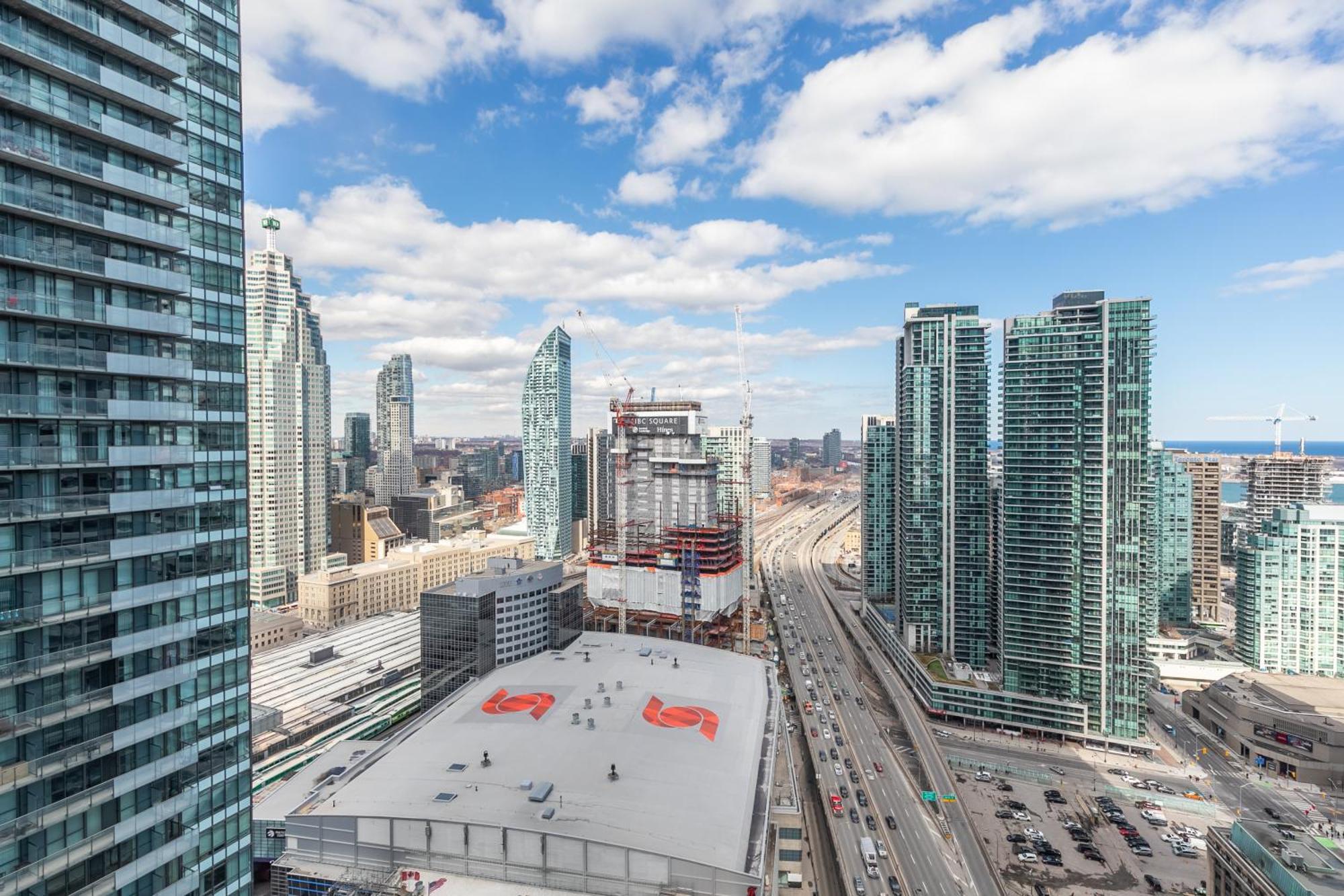 Globalstay Maple Leaf Square Toronto Exterior photo