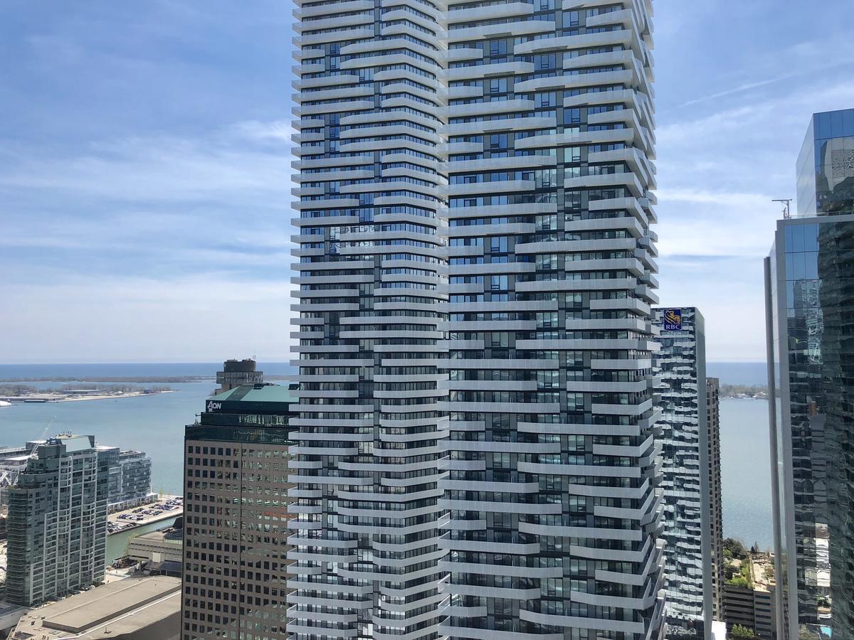 Globalstay Maple Leaf Square Toronto Exterior photo