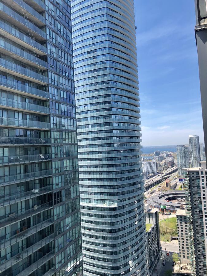 Globalstay Maple Leaf Square Toronto Exterior photo